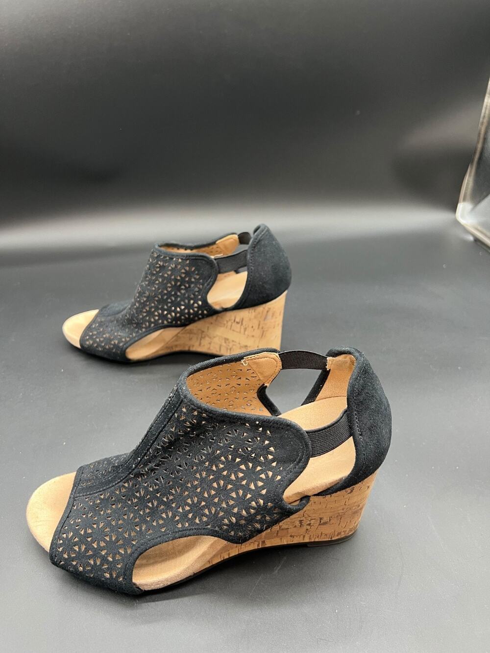 LifeStride Womens Black Cork Wedge Sandals With‎ Laser-Cut Floral Design 8.5